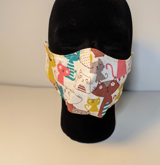 7$ 5/25$ Face mask Reversible - Picture 4 of 5